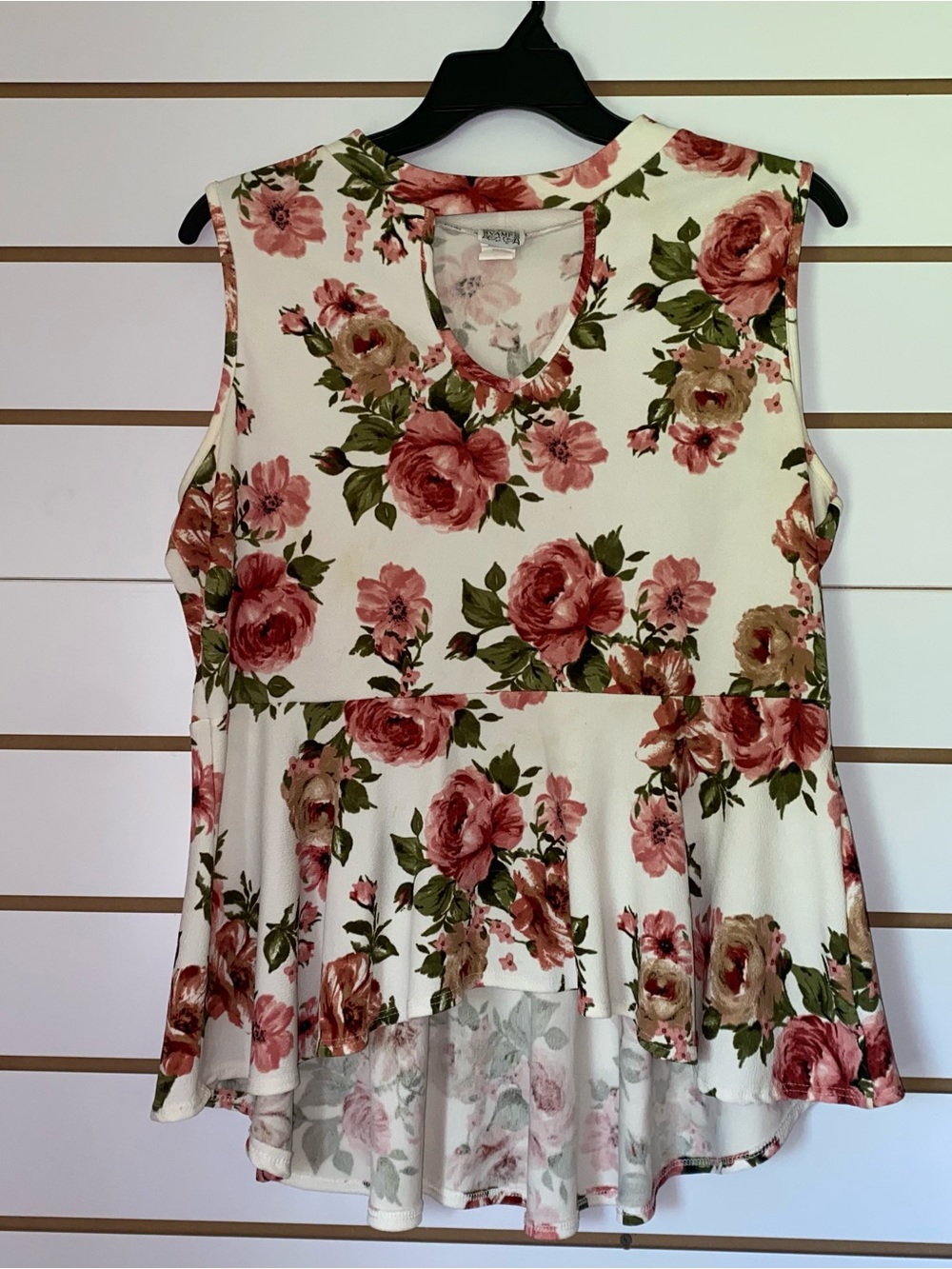 Women’s Floral Fit and Flare Sleeveless Teardrop Keyhole Top Size 1X